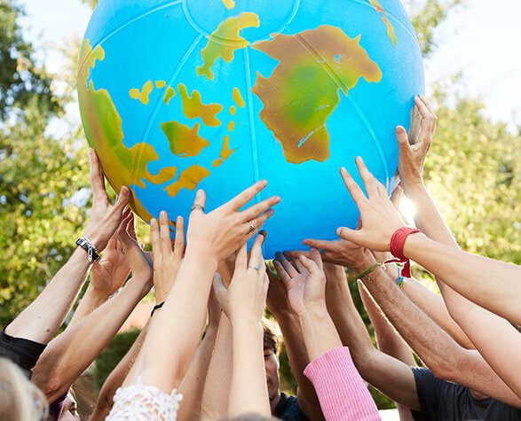 Globales Lernen: Viele Hände verändern die Welt (Bildrecht: Eine Welt Netz NRW)